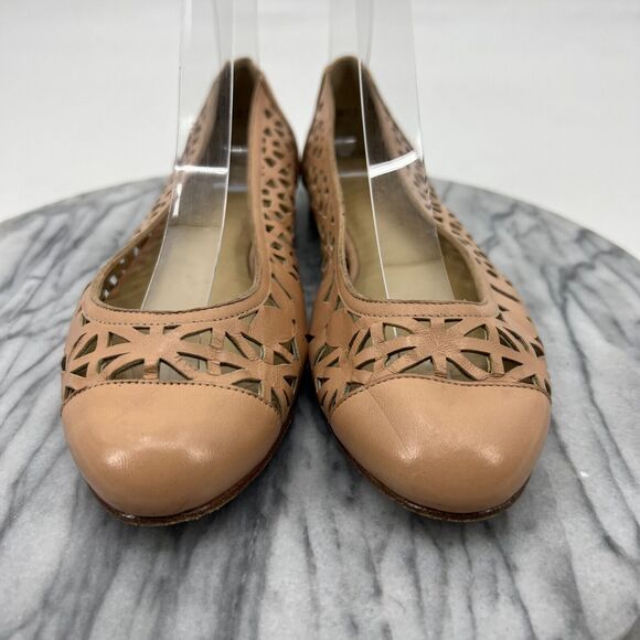 Stuart Weitzman Flats Womens 7.5 Nude Leather Slip On Laser Cut Closed Toe Shoe - Picture 3 of 11